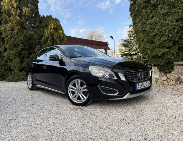 Volvo S60 2.0 D [D3] Momentum Geartronic Aisin...